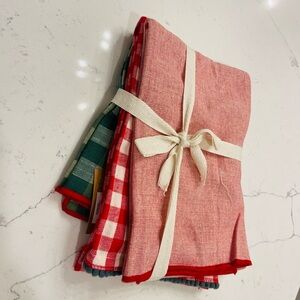 Hallmark Red and Green Kitchen Linens Set